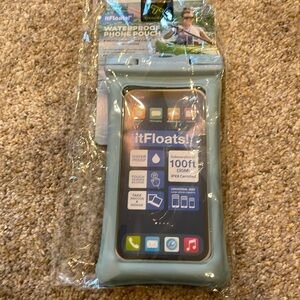 New! NWT! Waterproof phone pouch